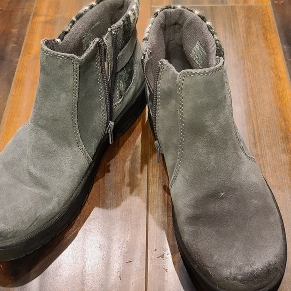 Boot - Picture 2 of 5